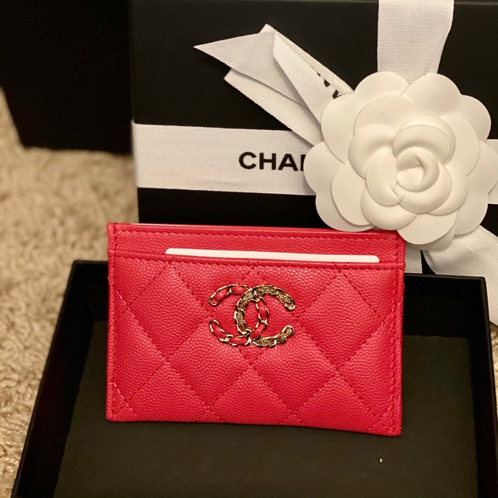 ❤️Brand new chanel 19 o card case in pink caviar